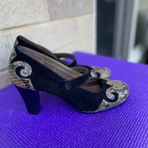 AEROSOLES “ROLE BY” ANIMAL PRINT SHOE